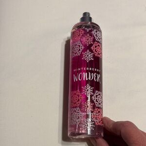 Bath & Body Works Winterberry Wonder Mist with Pink and White Snowflakes